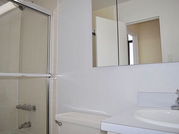 5th image of 1 Astor Pl Ph A