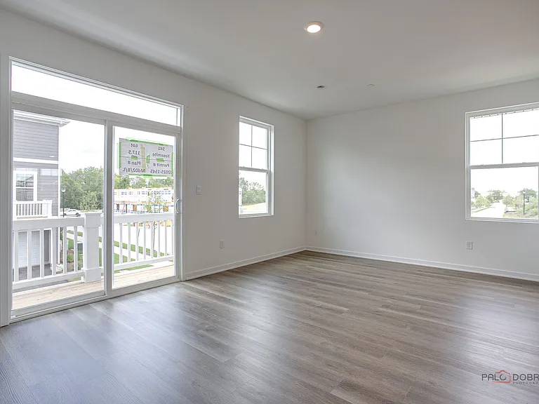541 Yosemite Way — Photo 13
