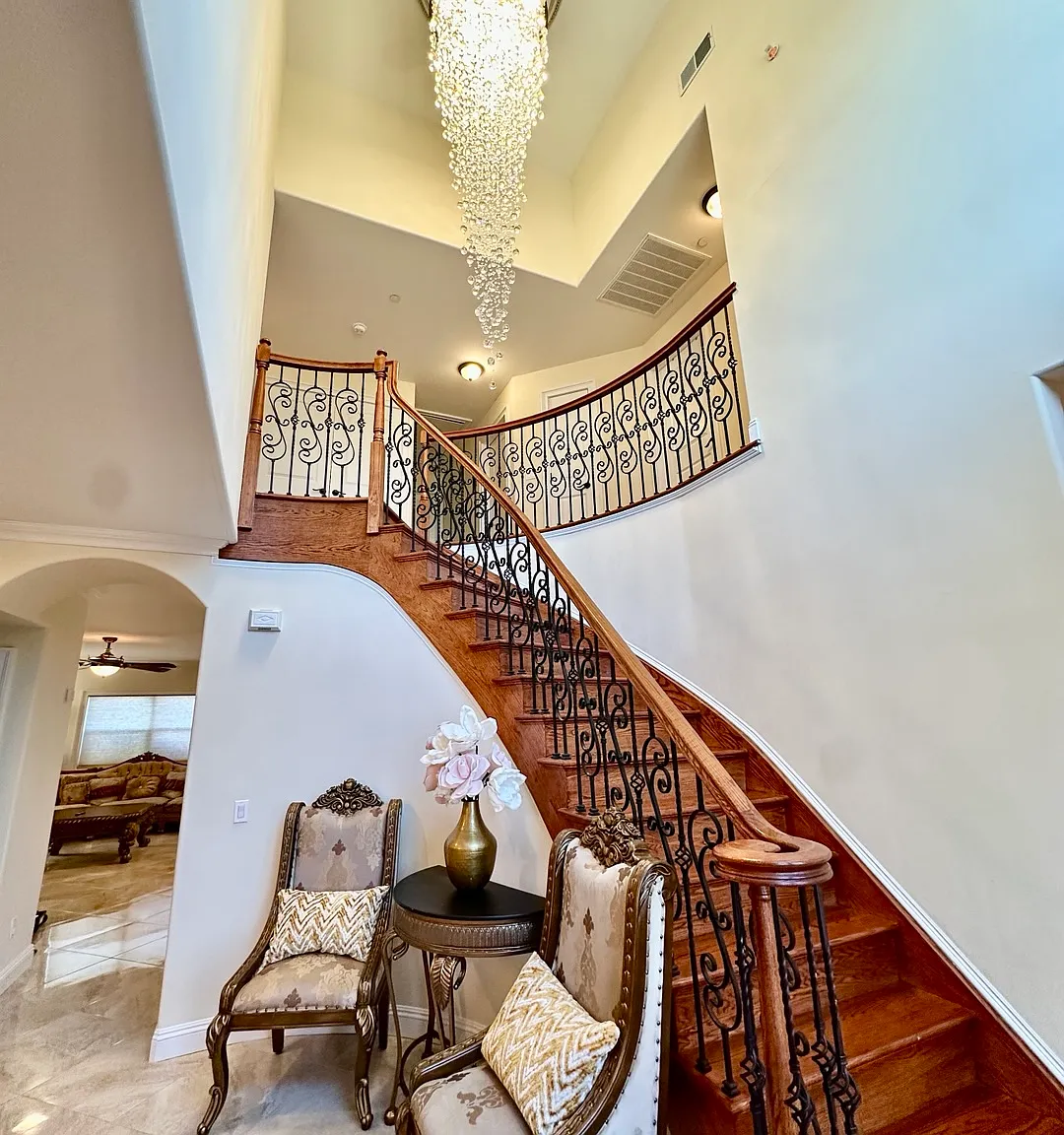 5 bed, 3299 sqft, $7,000 — Photo 3
