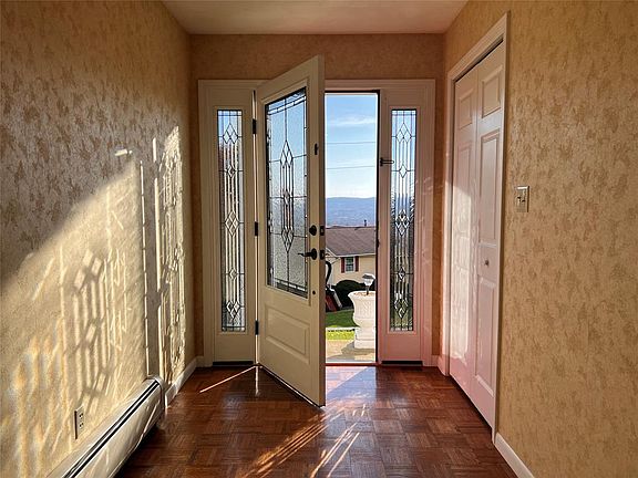 3rd image of 4 Midway Ct