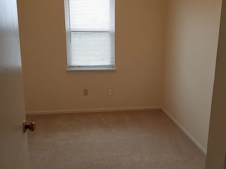 746 Demaret Dr — Photo 4