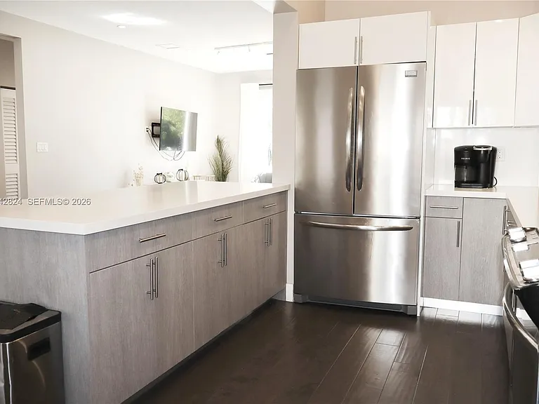513 SW 18th Ct — Photo 14