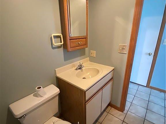 4th image of 223 Coulter St