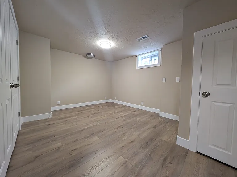 340 E Utopia Ave — Photo 7