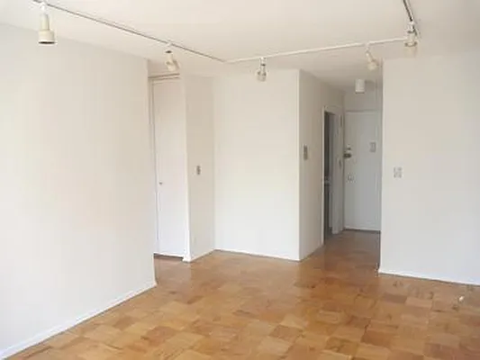 Rented by New York Private Realty Group | media 39