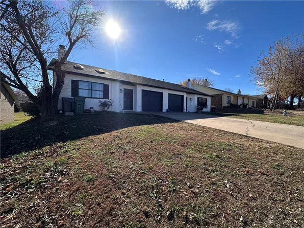 2432 & 2434 W Magnolia St, Rogers, AR 72758