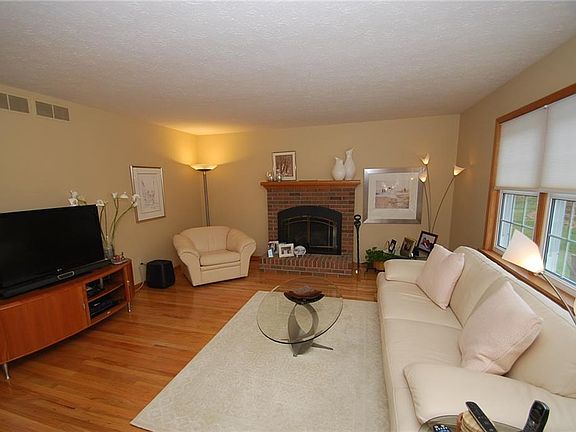 2nd image of 6 Pritchard Ct