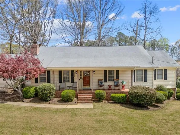 112 W Allison Cir, Carrollton, GA 30117