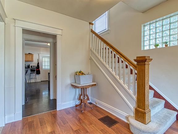 4th image of 1809 Weyer Ave