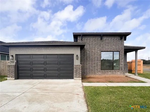 102 Persimmon Ct, Victoria, TX 77904