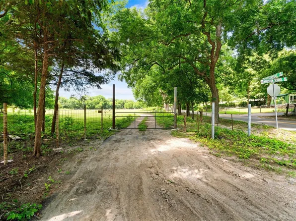 1213 S Houston School Rd, Lancaster, TX 75146