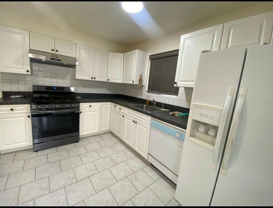 1st image of 250 Rhine Ave #3
