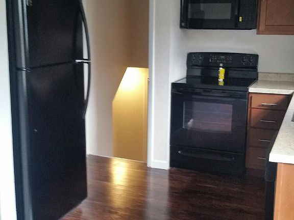 Kitchen - New floor + Cabinets + Appliance