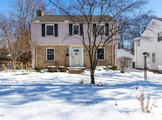 1022 Pinecrest Ave SE, East Grand Rapids, MI 49506