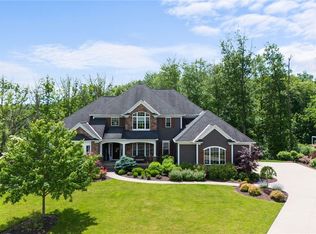 215 Hawks Nest Dr, Aurora, OH 44202