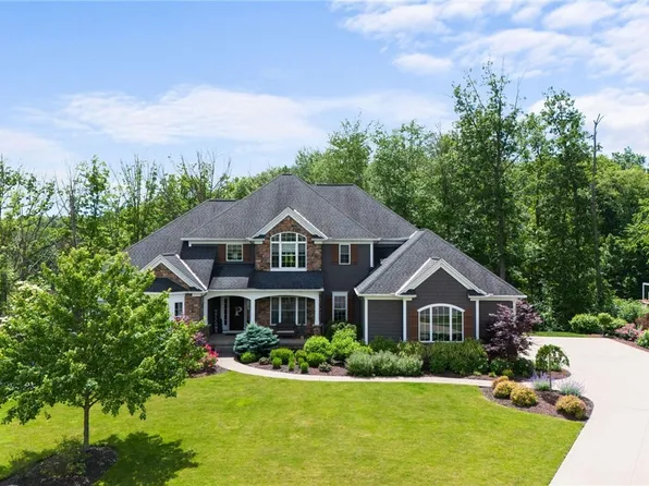 215 Hawks Nest Dr, Aurora, OH 44202