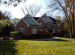 313 Camelot Ln, Libertyville, IL