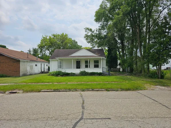 235 Elm St, Milan, MI 48160