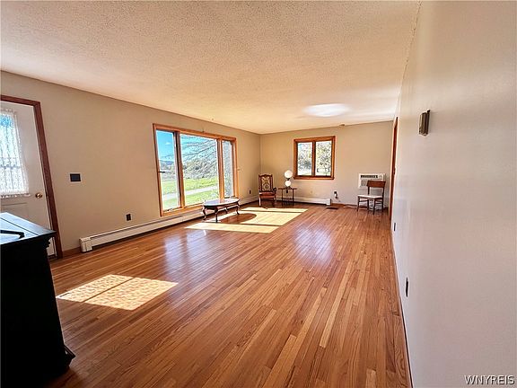 3rd image of 3564 Roszyk Hill Rd