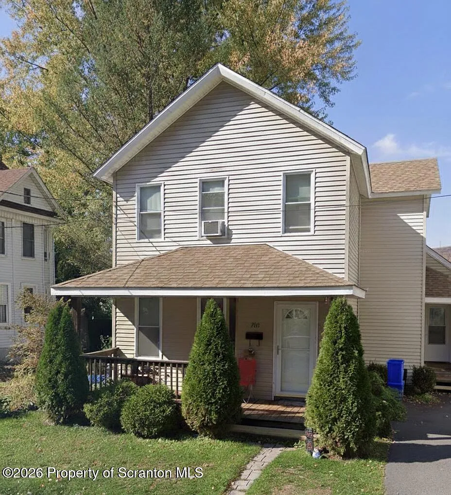 208 Sanderson Ave photo 1