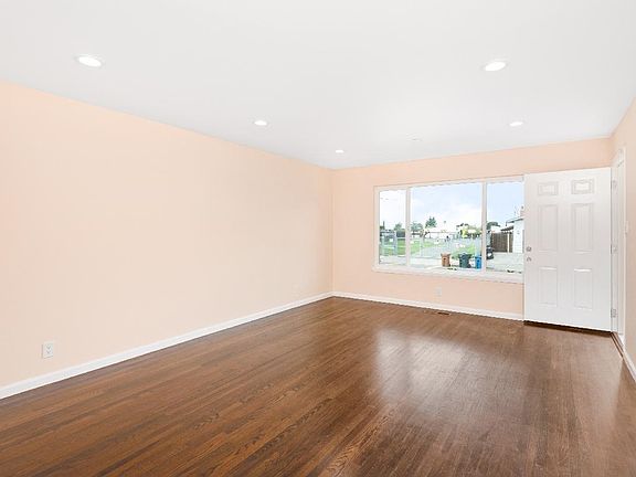 4th image of 5200 Belle Dr