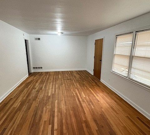 5th image of 2625 E 5th St
