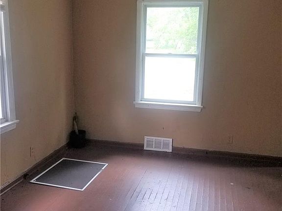 5th image of 3762 E 151st St