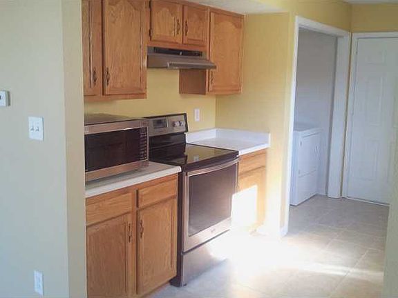 3rd image of 1667 Carlton Dr