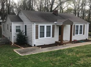 39 Lady Marion Ln, Greenville, SC 29607