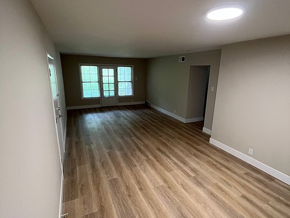 2nd image of 625 Broadmoor Dr #F