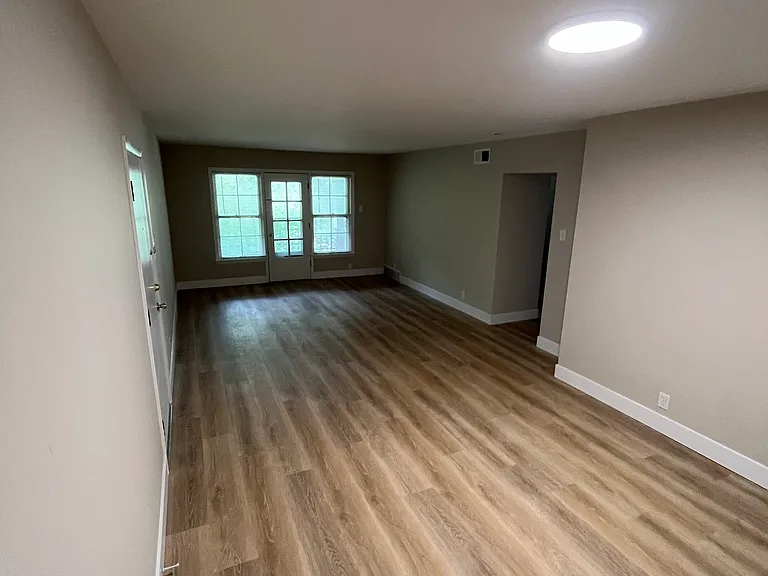 625 Broadmoor Dr #F — Photo 2