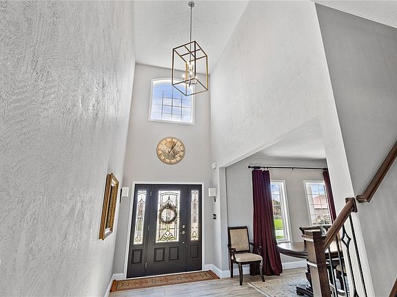 4th image of 7482 Sierra Dr