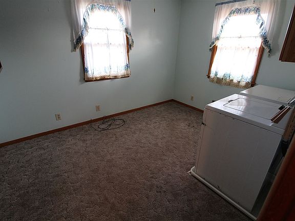 5th image of 716 Logan St