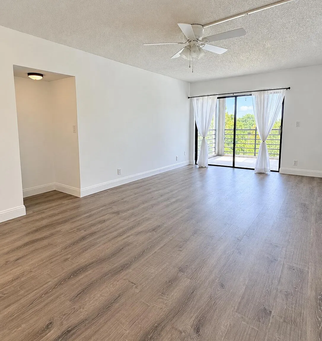 2 bed, 2.0 bath, 900 sqft, $2,000 — Photo 4