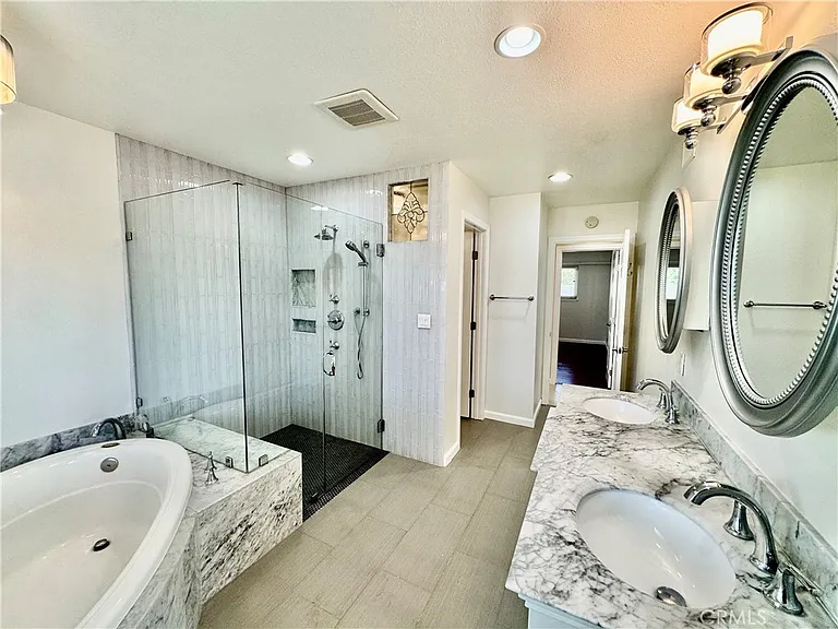 18572 Avolinda Dr — Photo 38