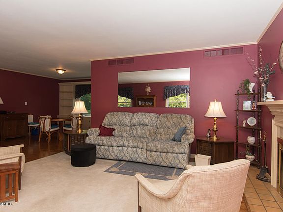 4th image of 127 Minges Cir
