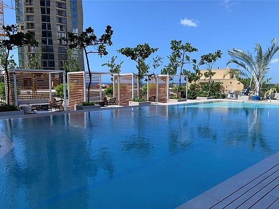 Pool on the Level 8 amenities deck