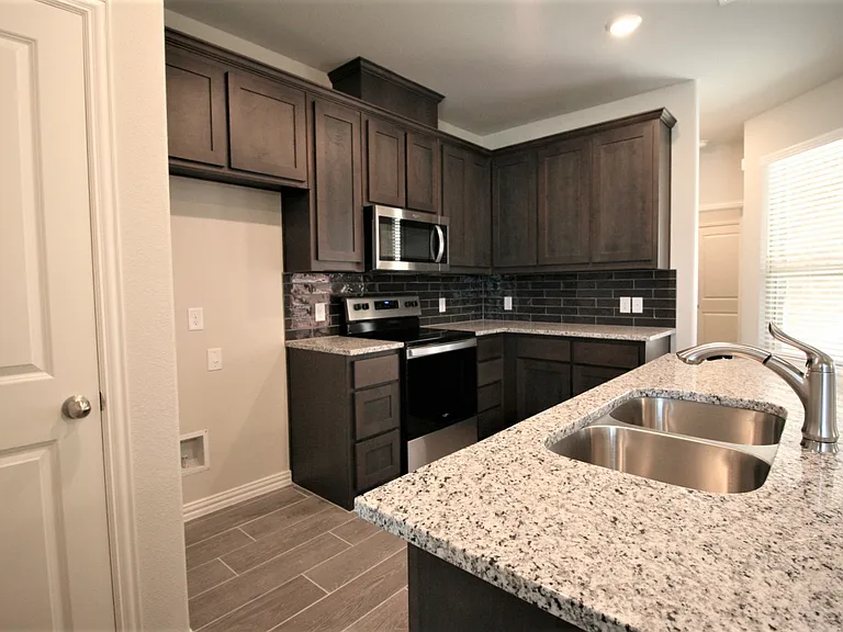 1512 Joy Dr — Photo 7