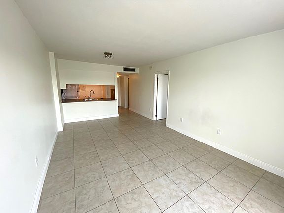 4th image of 16465 NE 22nd Ave #4081