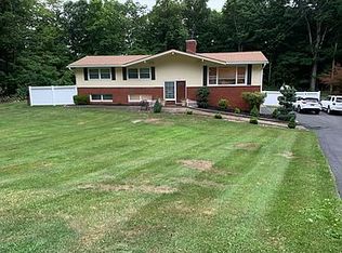 1 Woodcrest Dr, Hopewell Junction, NY 12533