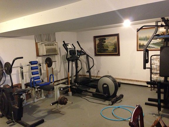 5th image of 563 6th Ave APT 1R