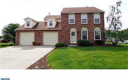 1st image of 14 Rochelle Dr