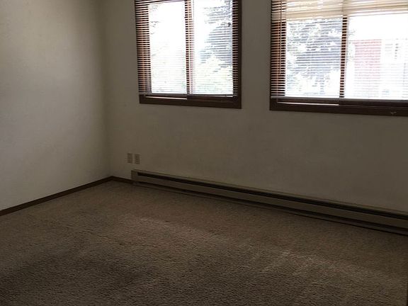 3rd image of 4914-4920 Basswood Dr