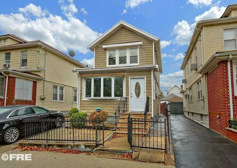 1st image of 1372 E 59th St