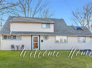 7 Locust Ct, Old Bridge, NJ 08857