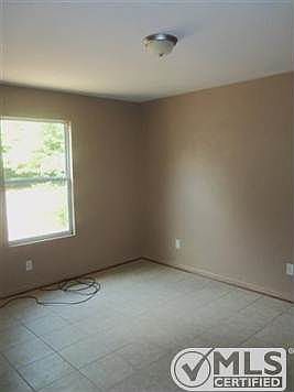 5th image of 276 Oakview Dr