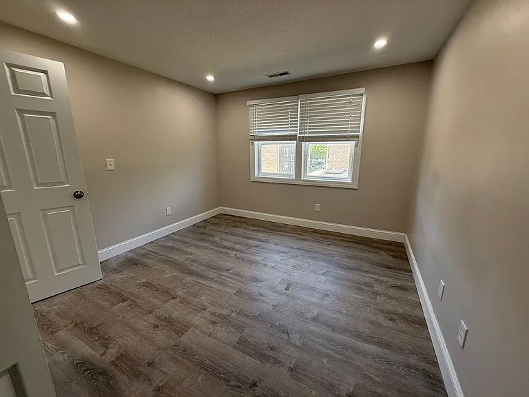 Pondsview Apartments — Photo 96