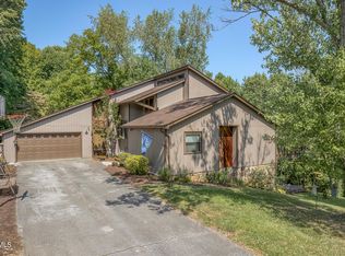 276 Essex Dr, Bluff City, TN 37618