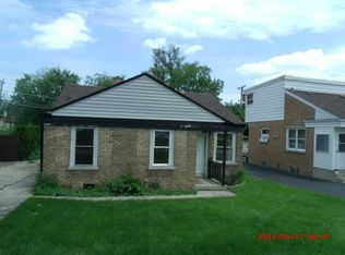 8327 N Waukegan Rd, Niles, IL 60714