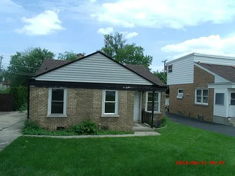 8327 N Waukegan Rd photo 1